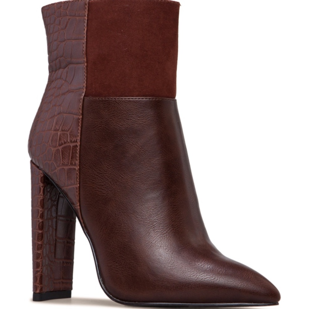 Cute brown snake skin, leather & suede booties 😍